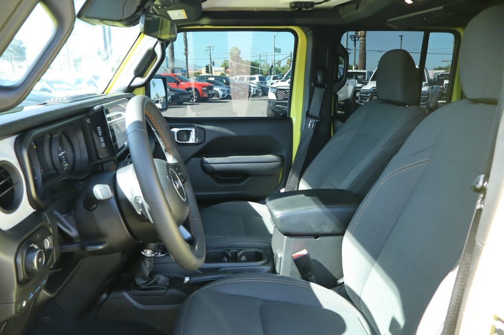 Used 2024 Jeep Wrangler Unlimited AWD/4WD image 19