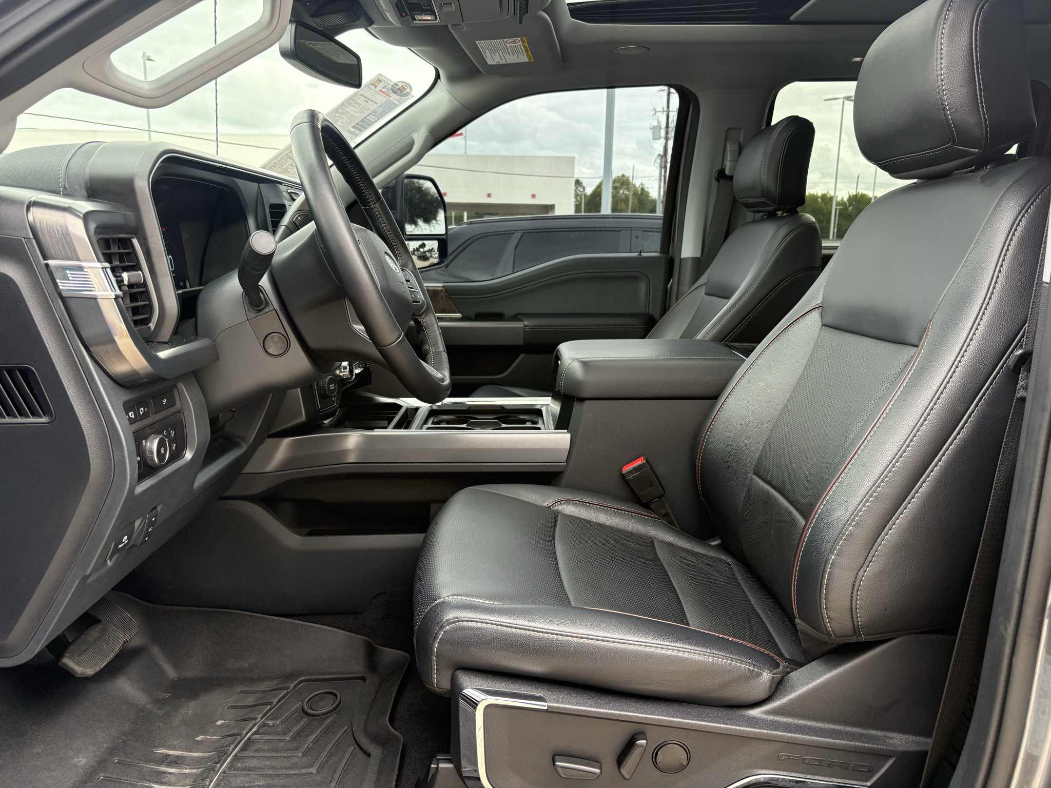 Used 2024 Ford F350 Lariat w/ Lariat Ultimate Package AWD/4WD image 10