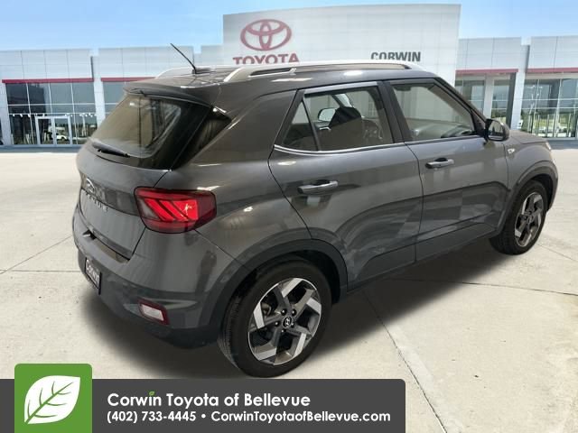 Used 2025 Hyundai Venue SEL image 5