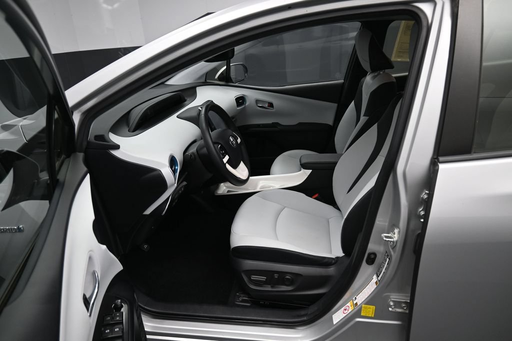 Certified 2018 Toyota Prius Four w/ Advanced Technology Package FWD image 9