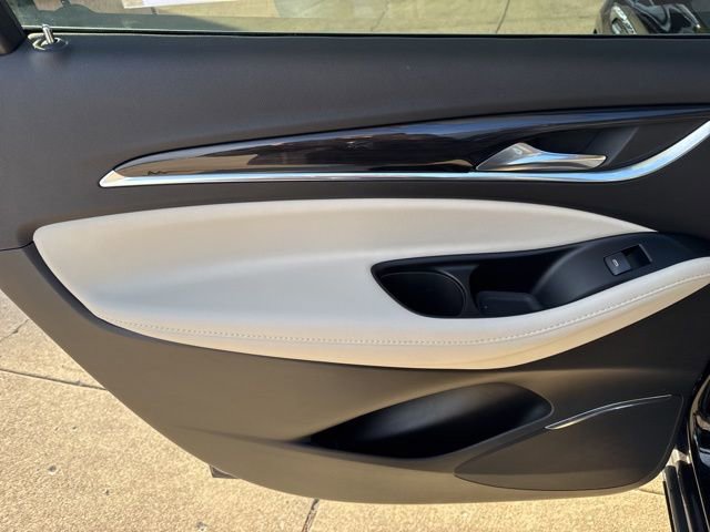 Used 2023 Buick Enclave Essence image 27