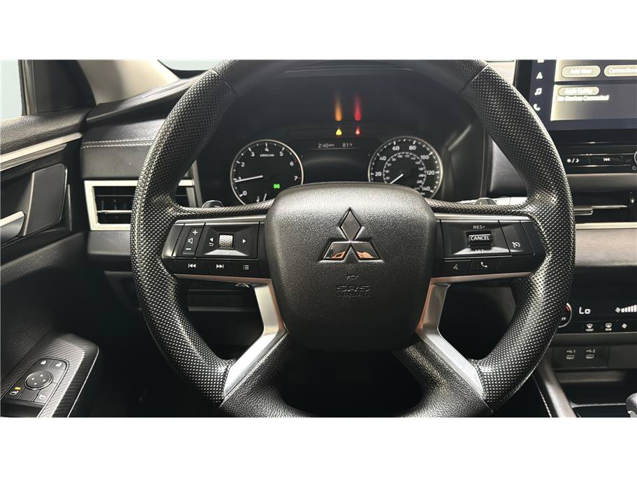 Used 2025 Mitsubishi Outlander ES FWD image 33