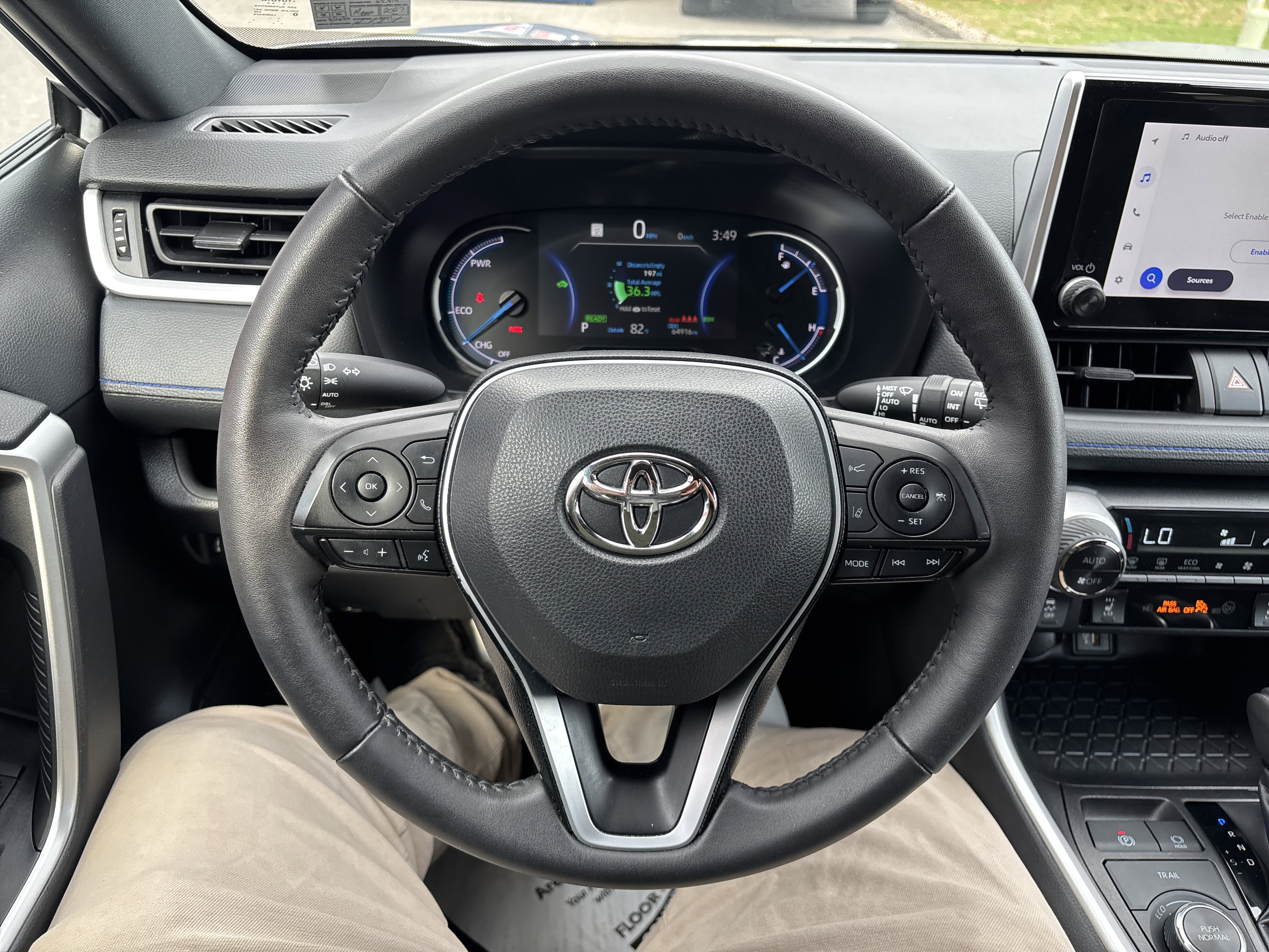 Used 2023 Toyota RAV4 SE w/ Convenience Package image 18