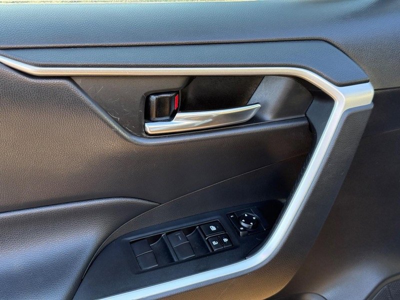 Used 2021 Toyota RAV4 XLE image 18