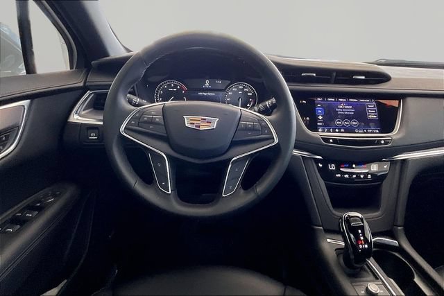 Used 2025 Cadillac XT5 Luxury FWD image 8