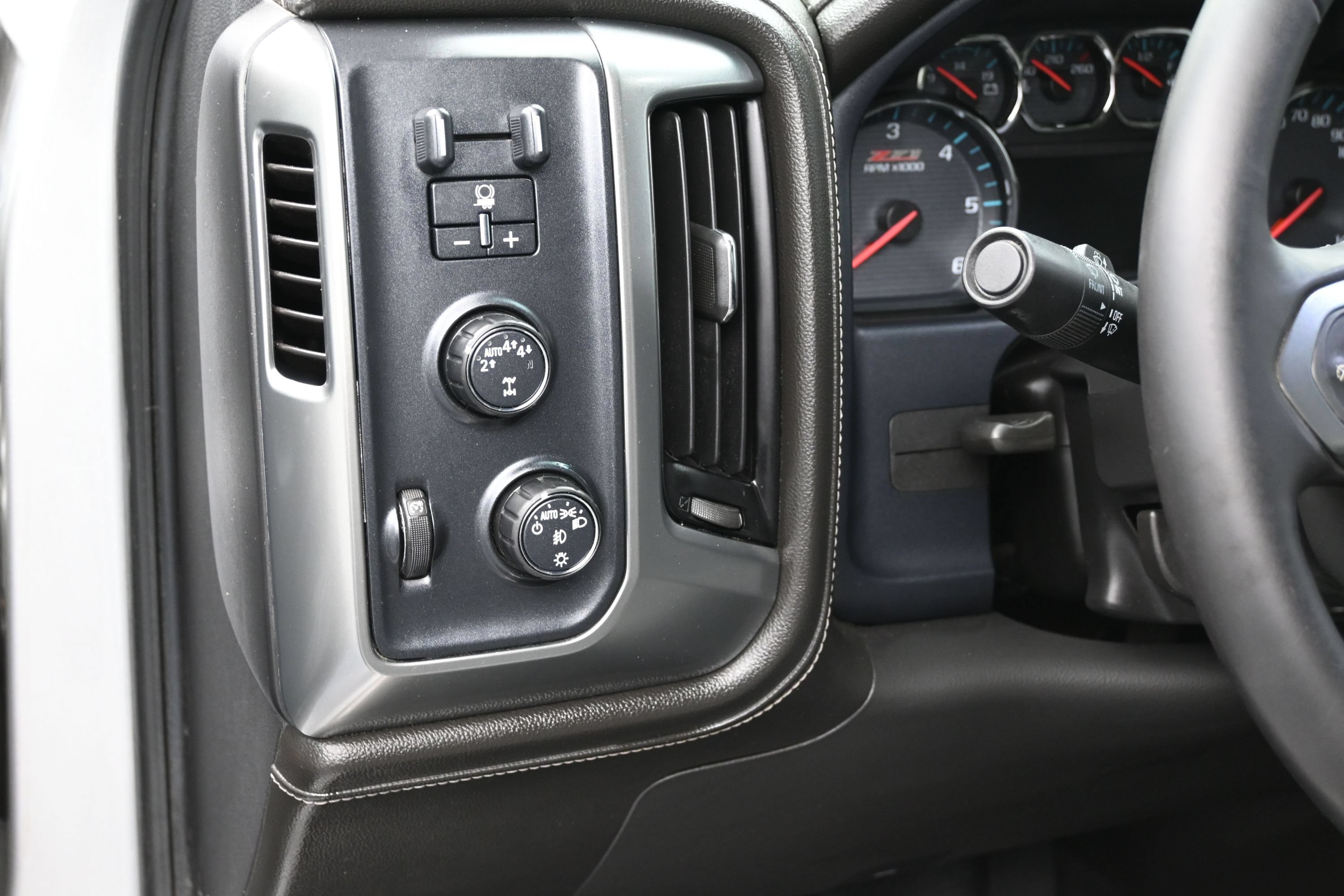 Used 2018 Chevrolet Silverado 1500 LTZ Z71 AWD/4WD image 23