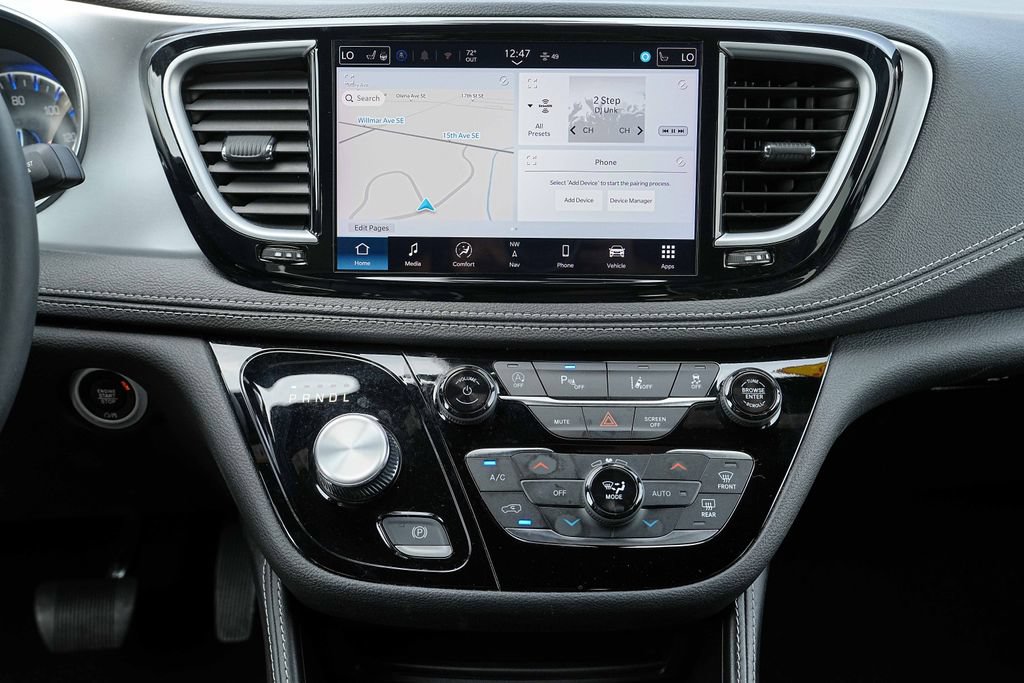 Used 2025 Chrysler Pacifica Limited FWD image 29