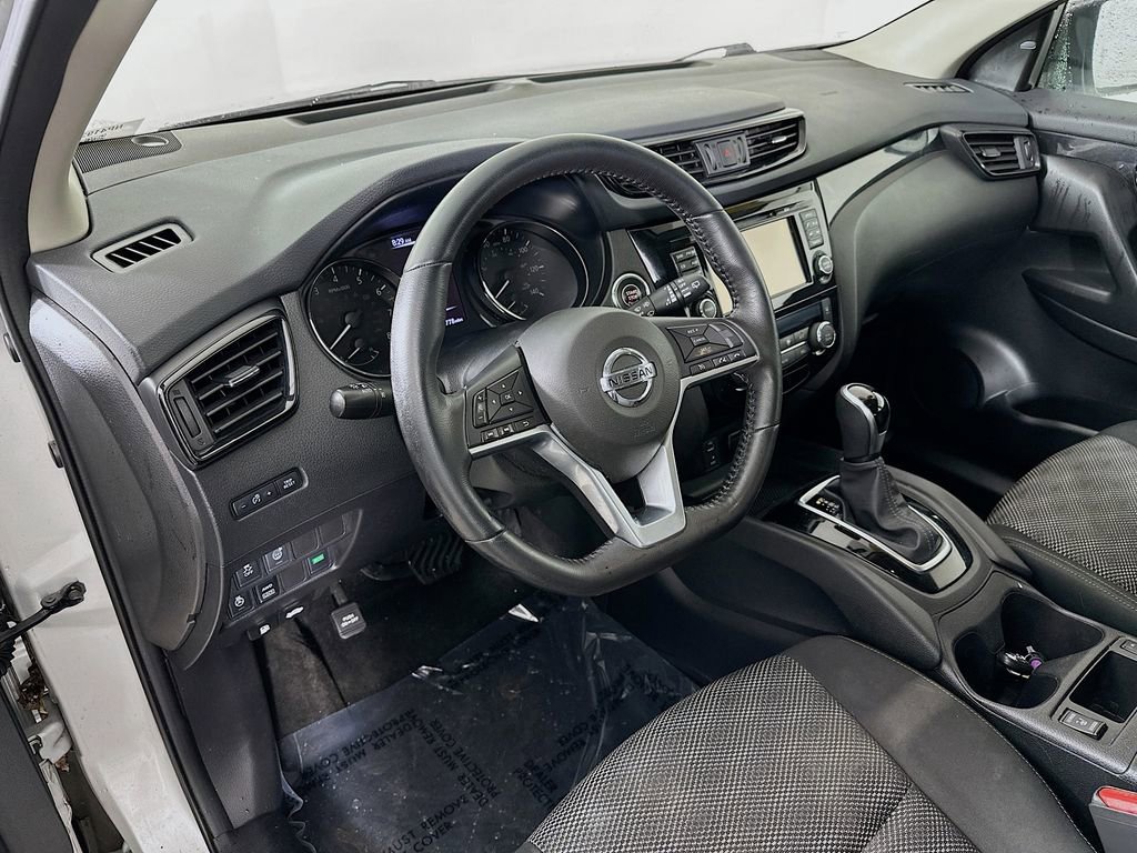 Used 2017 Nissan Rogue Sport SV w/ SV Premium Package image 14