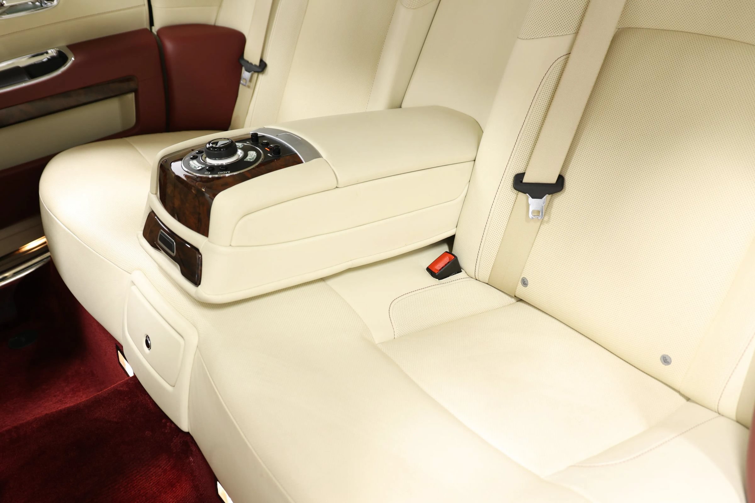 Used 2013 Rolls-Royce Ghost RWD image 68