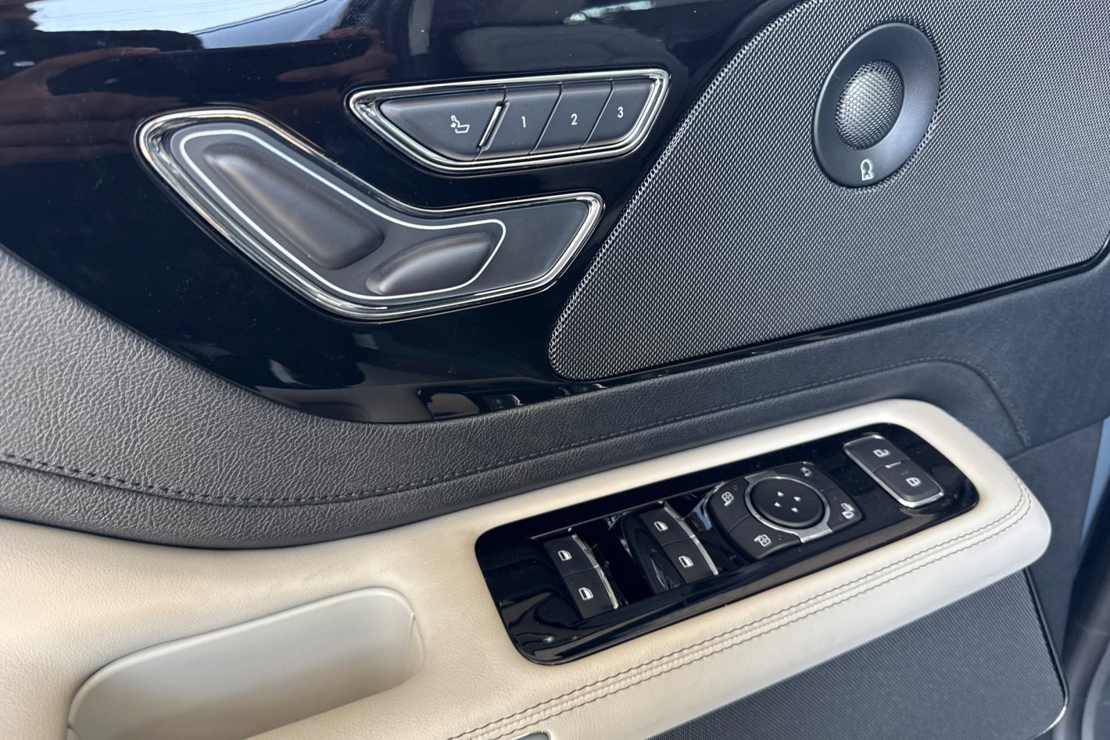 New 2025 Lincoln Aviator Reserve image 9