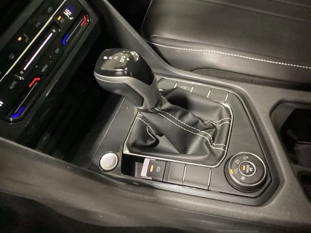 Used 2022 Volkswagen Tiguan SE image 14