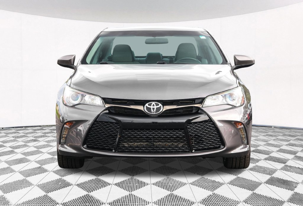 Used 2017 Toyota Camry XSE w/ Moonroof Package FWD image 10