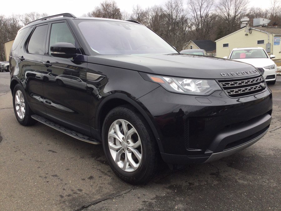Used 2018 Land Rover Discovery SE image 4