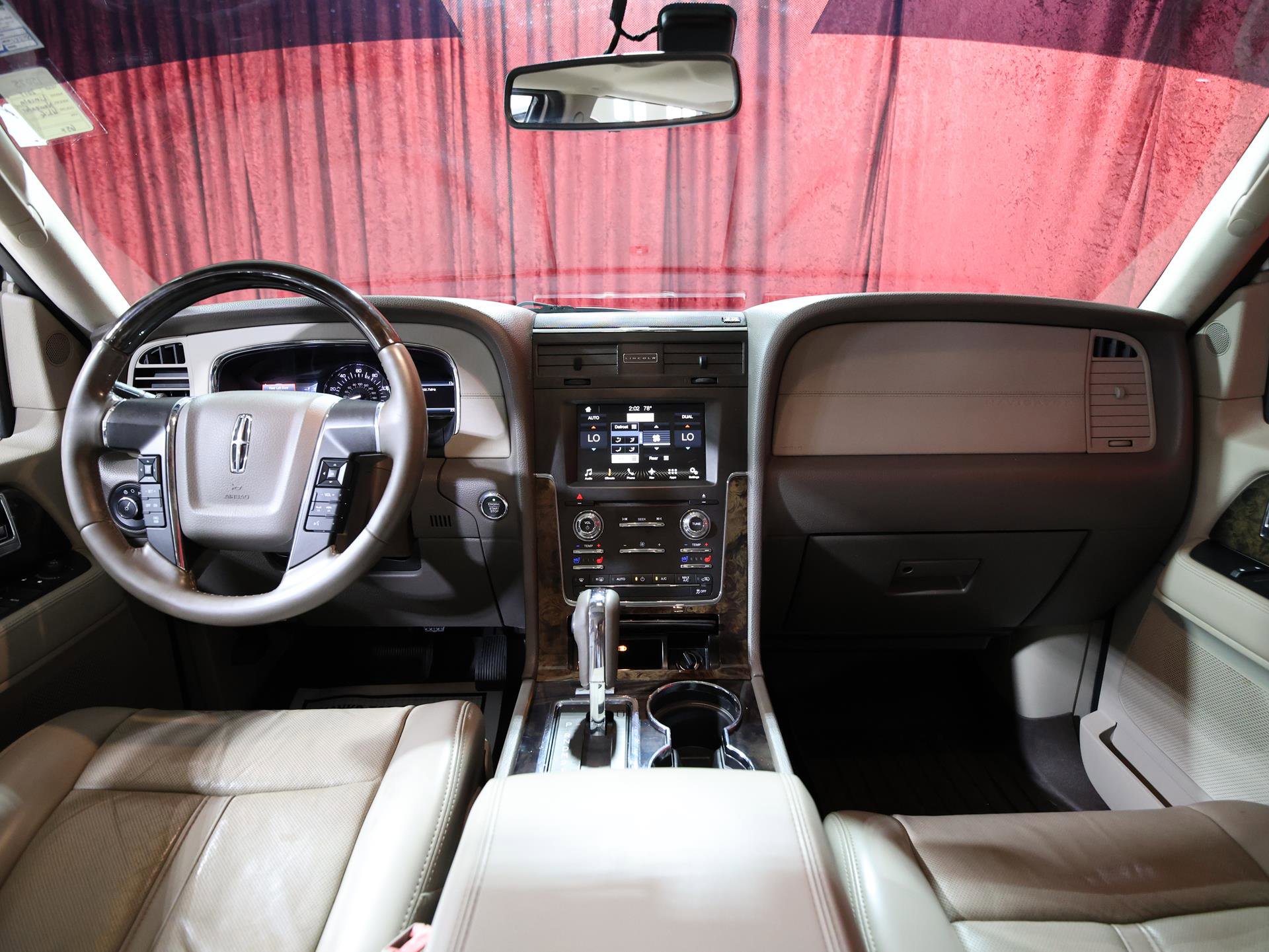 Used 2017 Lincoln Navigator Select image 18