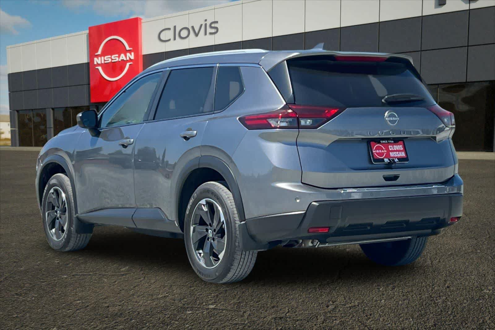 Used 2025 Nissan Rogue SV w/ SV Premium Package FWD image 7