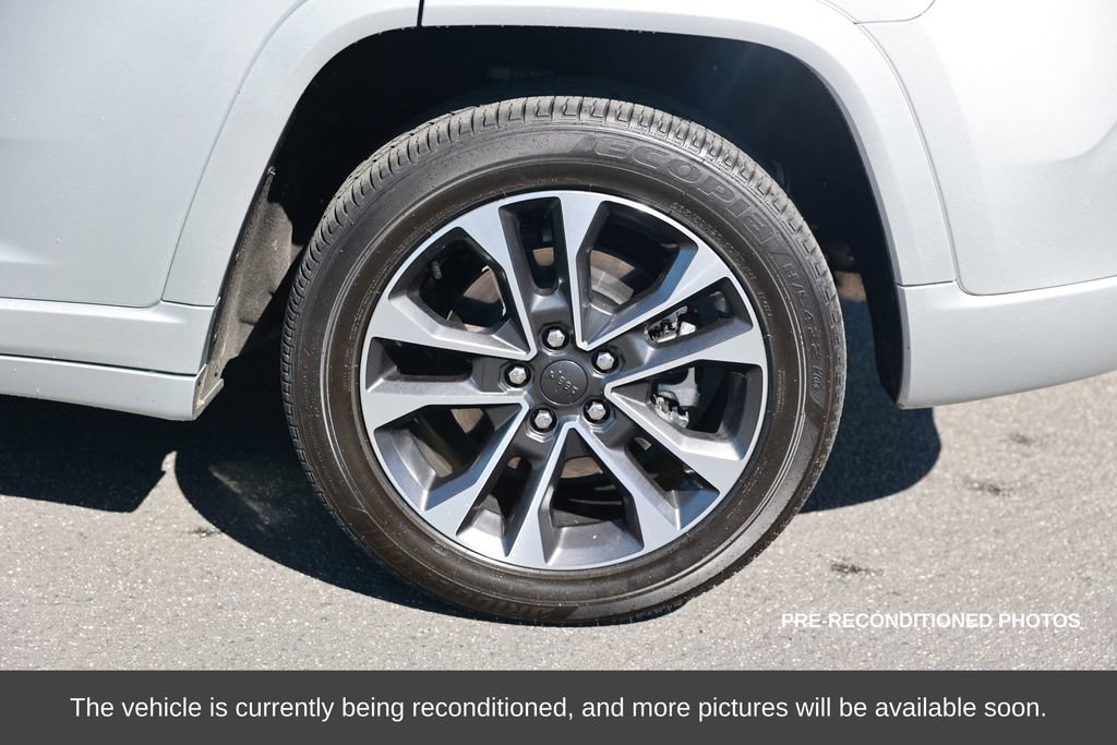 Used 2023 Jeep Grand Cherokee Overland w/ Advanced Protech Group III image 10