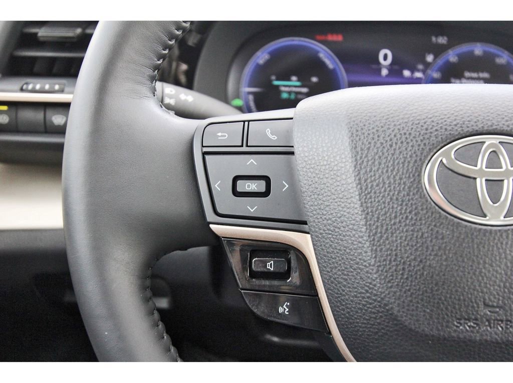 Used 2023 Toyota Crown Limited image 20