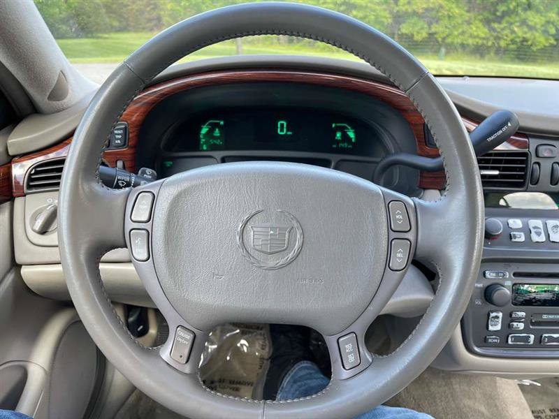 Used 2003 Cadillac De Ville w/ Comfort & Convenience Package FWD image 16