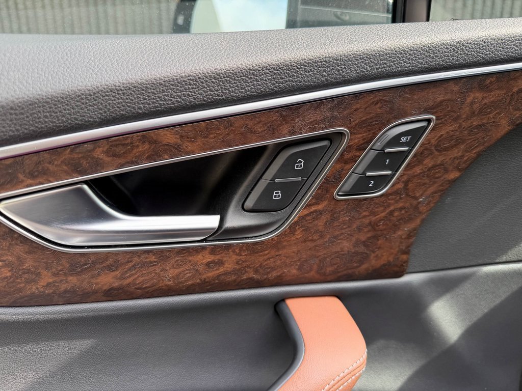 Used 2025 Audi Q7 3.0T Premium Plus image 13