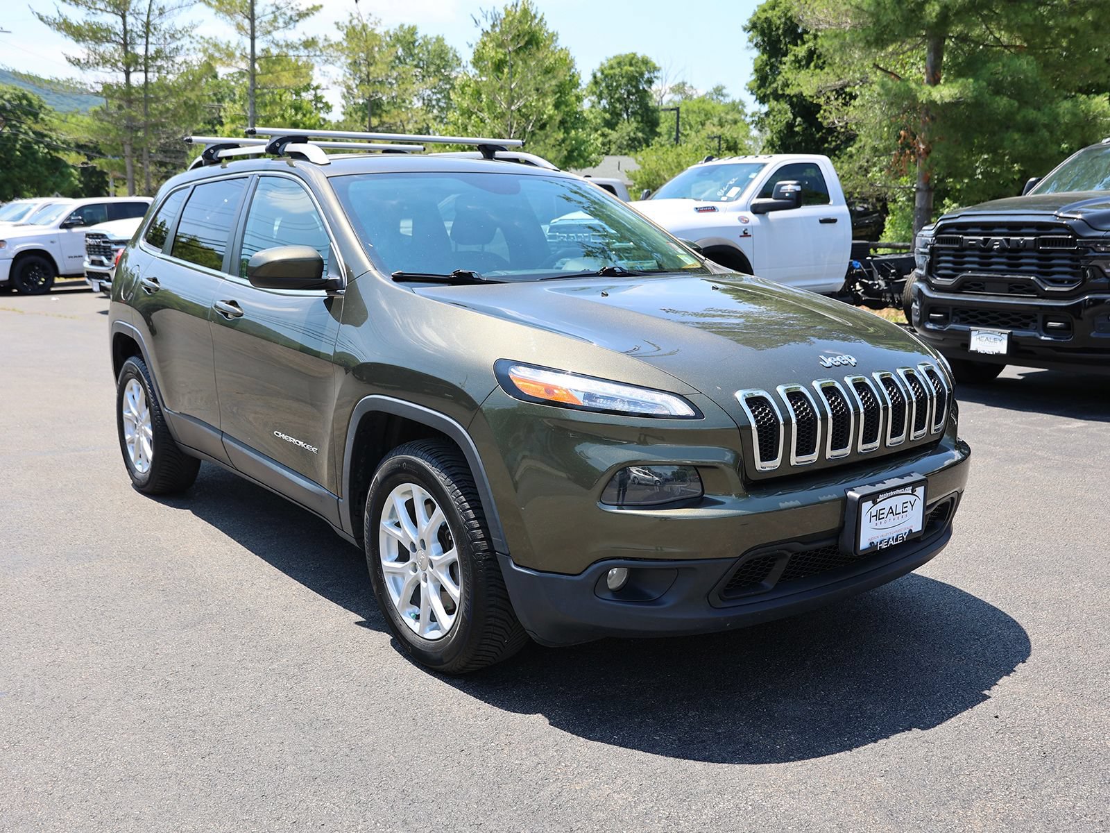 Used 2015 Jeep Cherokee Latitude w/ Cold Weather Group AWD/4WD image 1