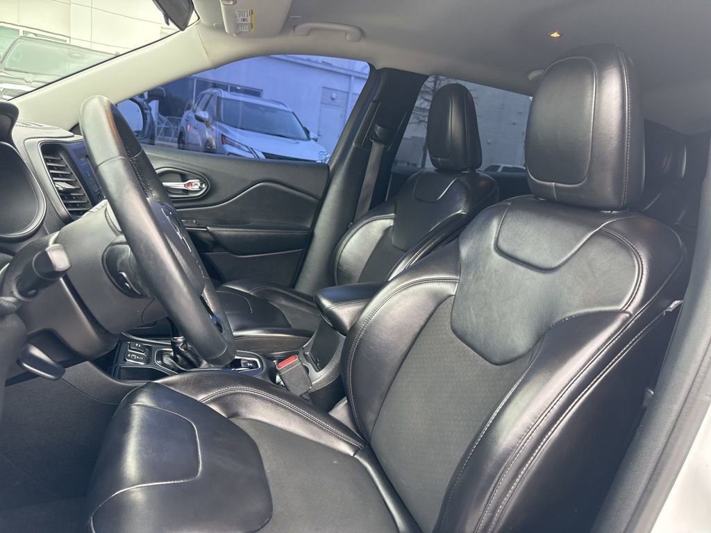 Used 2019 Jeep Cherokee Latitude Plus image 19