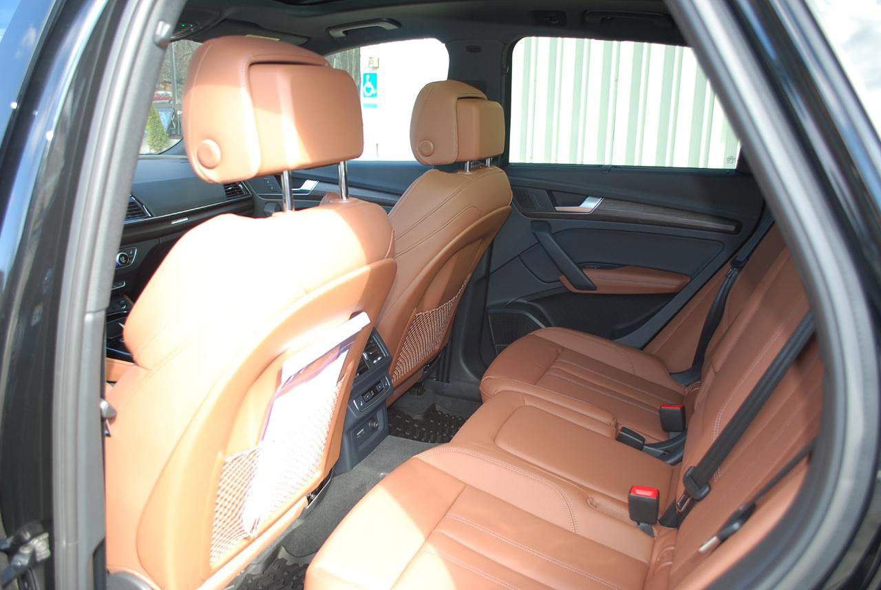 Used 2025 Audi Q5 e Prestige w/ Prestige Package image 9