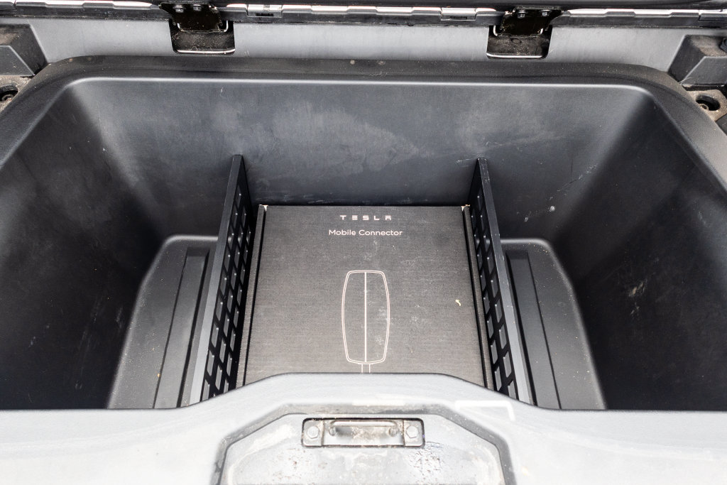 Used 2024 Tesla Cybertruck AWD Crew Cab image 46