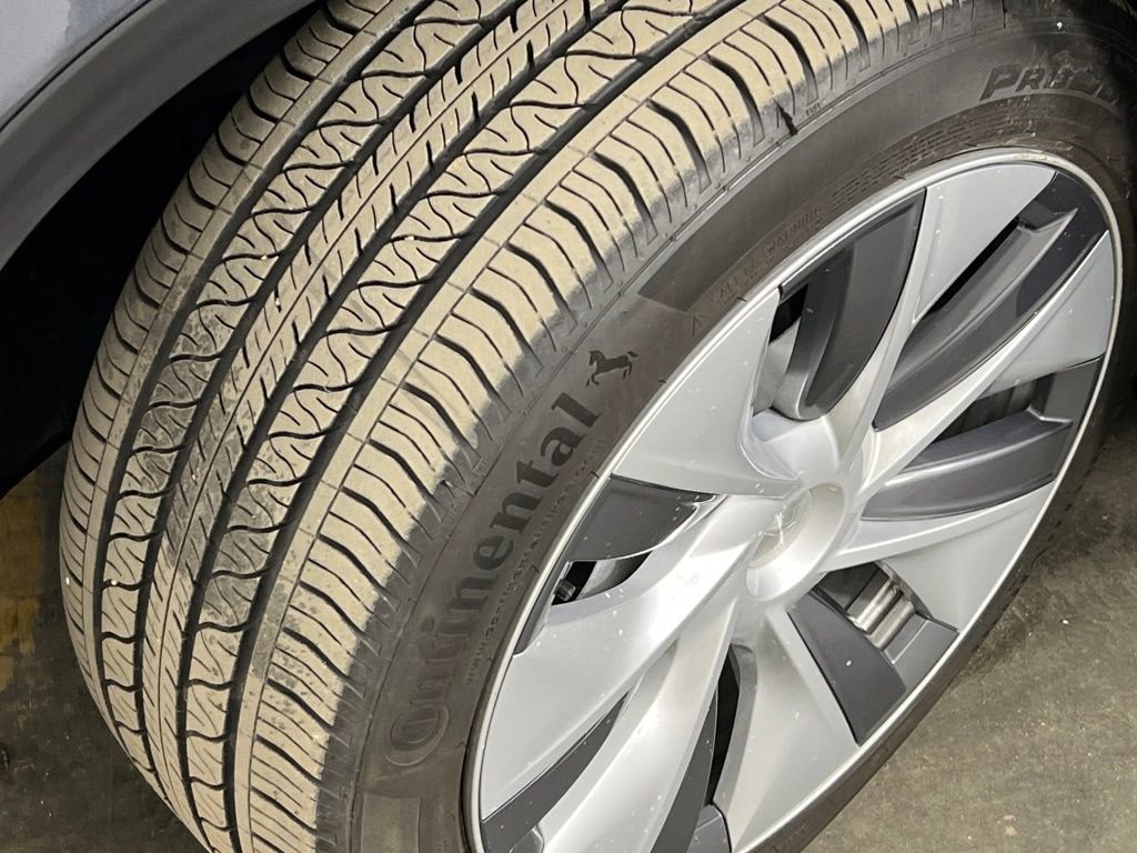 Used 2023 Tesla Model Y Long Range image 37