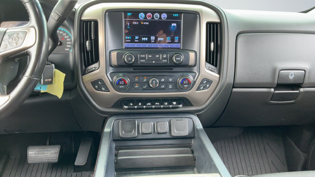 Used 2018 GMC Sierra 2500 Denali w/ Duramax Plus Package AWD/4WD image 9