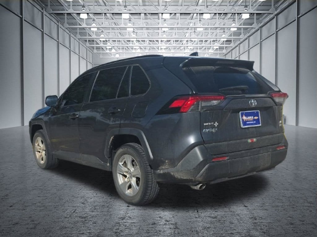 Used 2019 Toyota RAV4 XLE AWD/4WD image 3