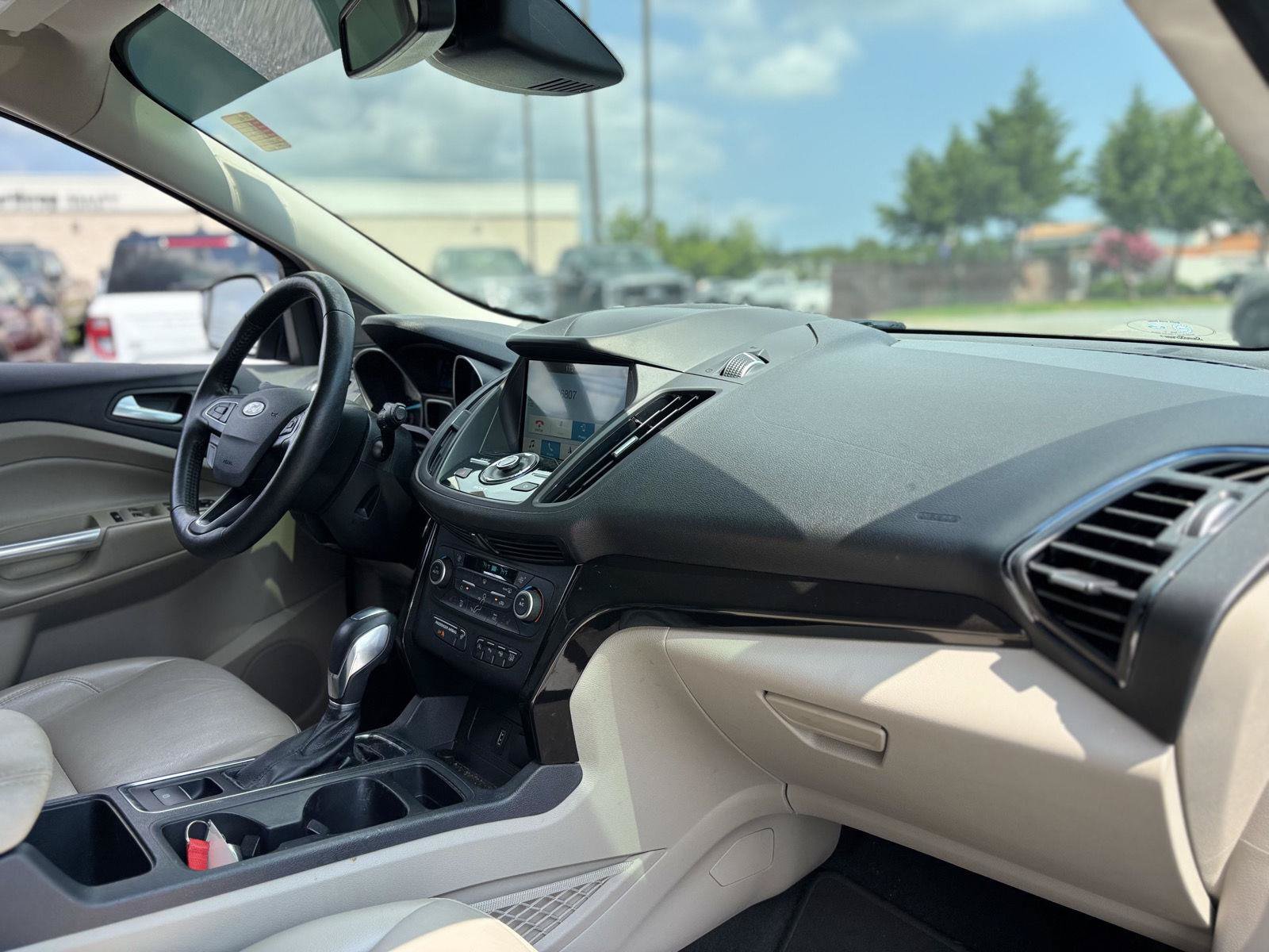 Used 2019 Ford Escape Titanium AWD/4WD image 15