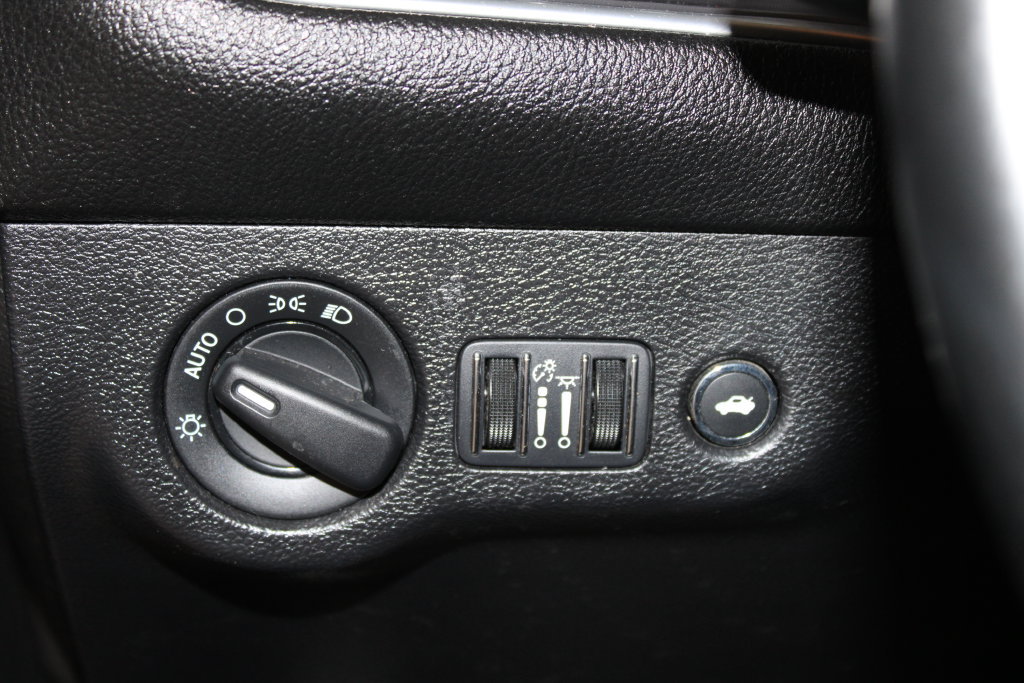 Used 2021 Dodge Challenger SXT RWD image 36