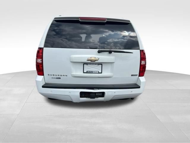Used 2009 Chevrolet Suburban LT RWD image 6