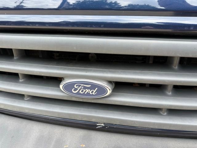 Used 2003 Ford E-350 and Econoline 350 Super Duty Wagon RWD image 53