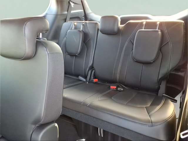 New 2026 Chrysler Pacifica Select image 11