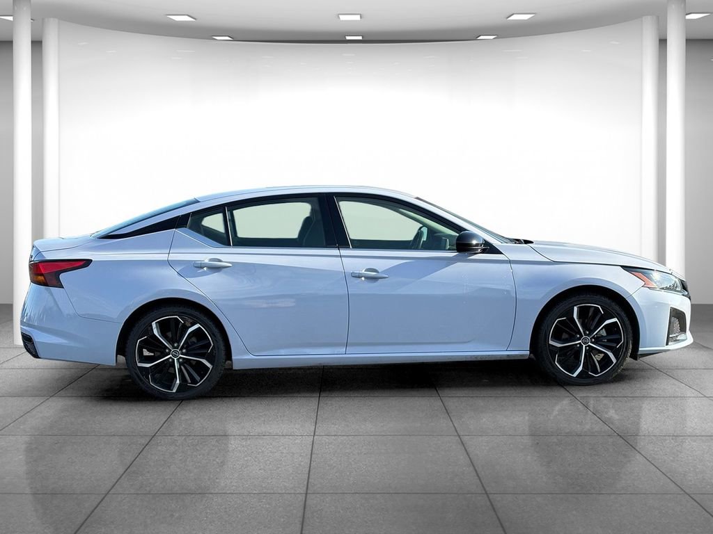 Used 2024 Nissan Altima 2.5 SR FWD image 8
