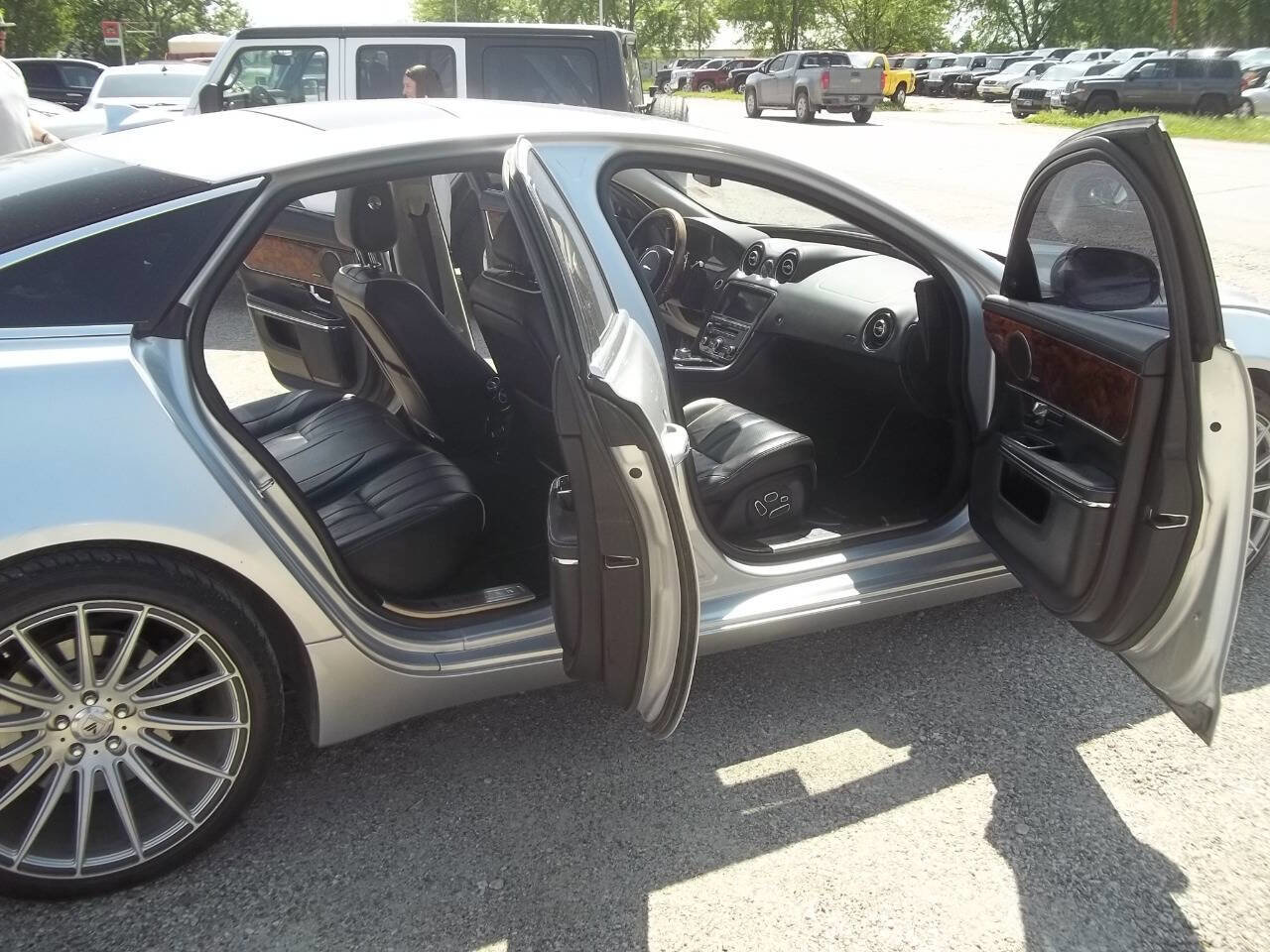 Used 2013 Jaguar XJ Base AWD 4dr Sedan image 14