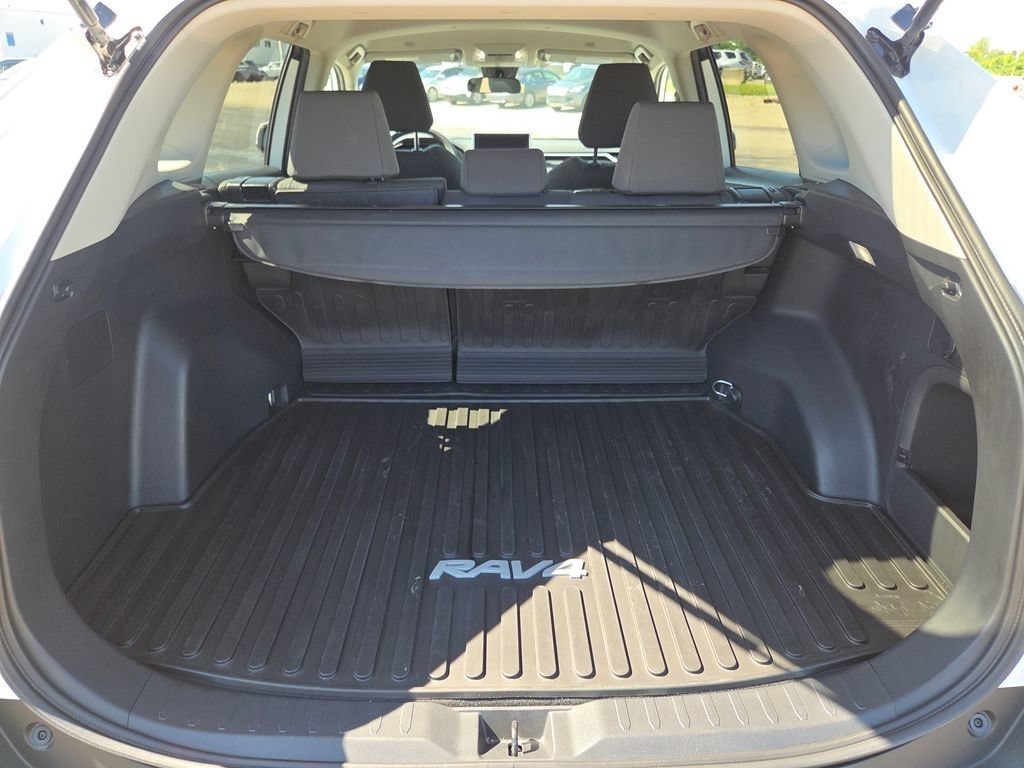 Used 2024 Toyota RAV4 XLE AWD/4WD image 26