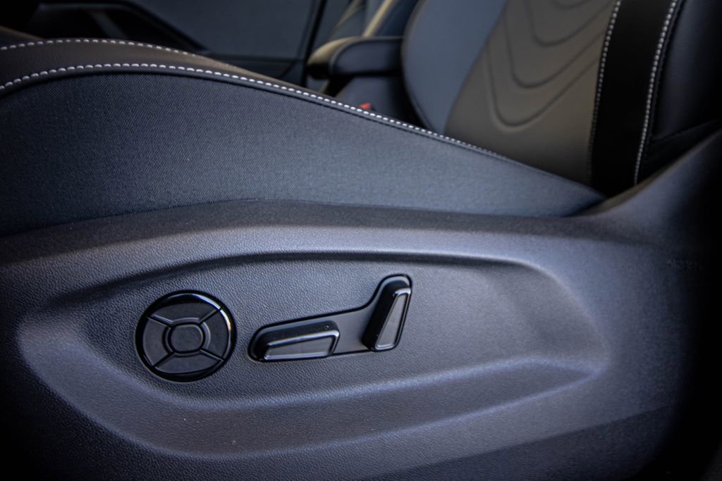 New 2026 Volkswagen Tiguan SE FWD image 24