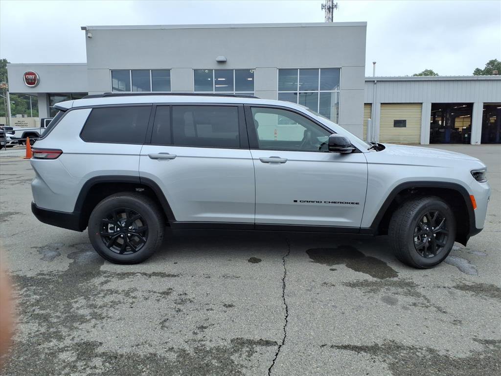 New 2026 Jeep Grand Cherokee L 4WD image 3