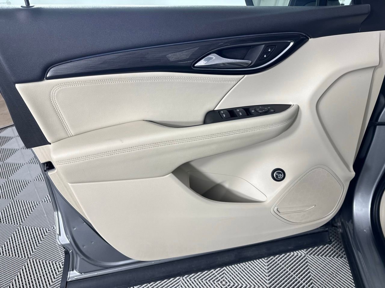 Used 2023 Buick Envision Preferred FWD image 10