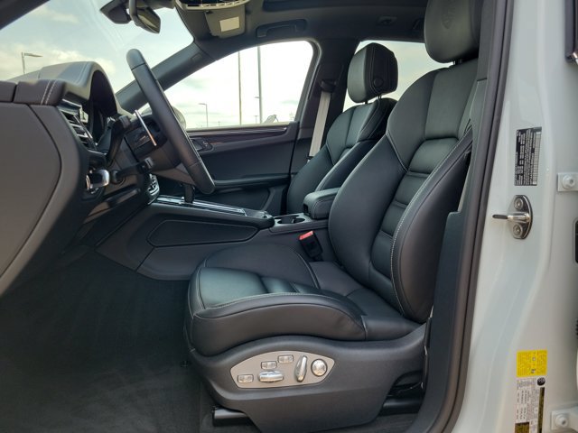 Certified 2026 Porsche Macan Turbo AWD/4WD image 23