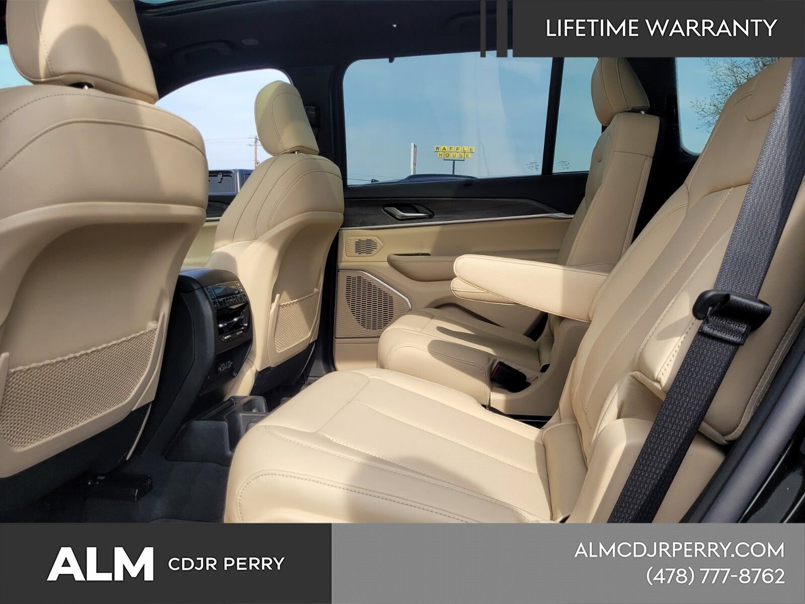 New 2025 Jeep Grand Cherokee L Limited w/ Luxury Tech Group II AWD/4WD image 8