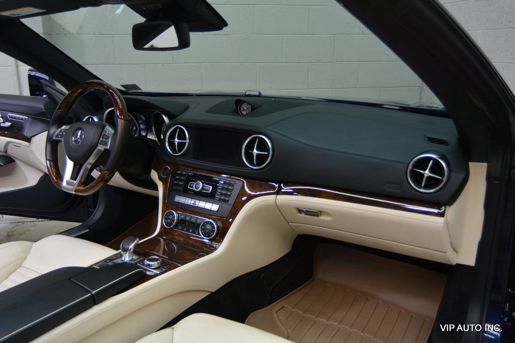 Used 2013 Mercedes-Benz SL 550 image 16