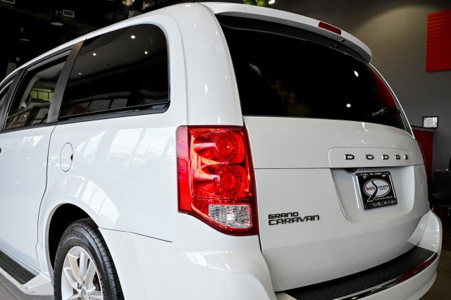Used 2019 Dodge Grand Caravan SE FWD image 12