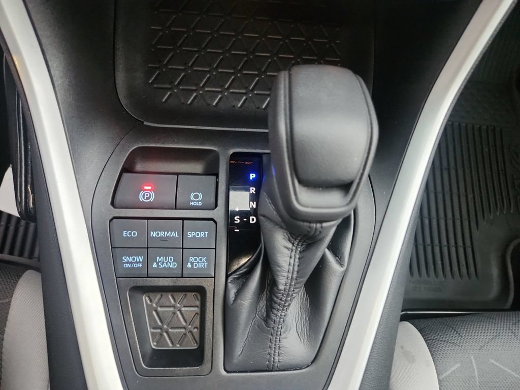 Used 2022 Toyota RAV4 XLE w/ Convenience Package AWD/4WD image 15