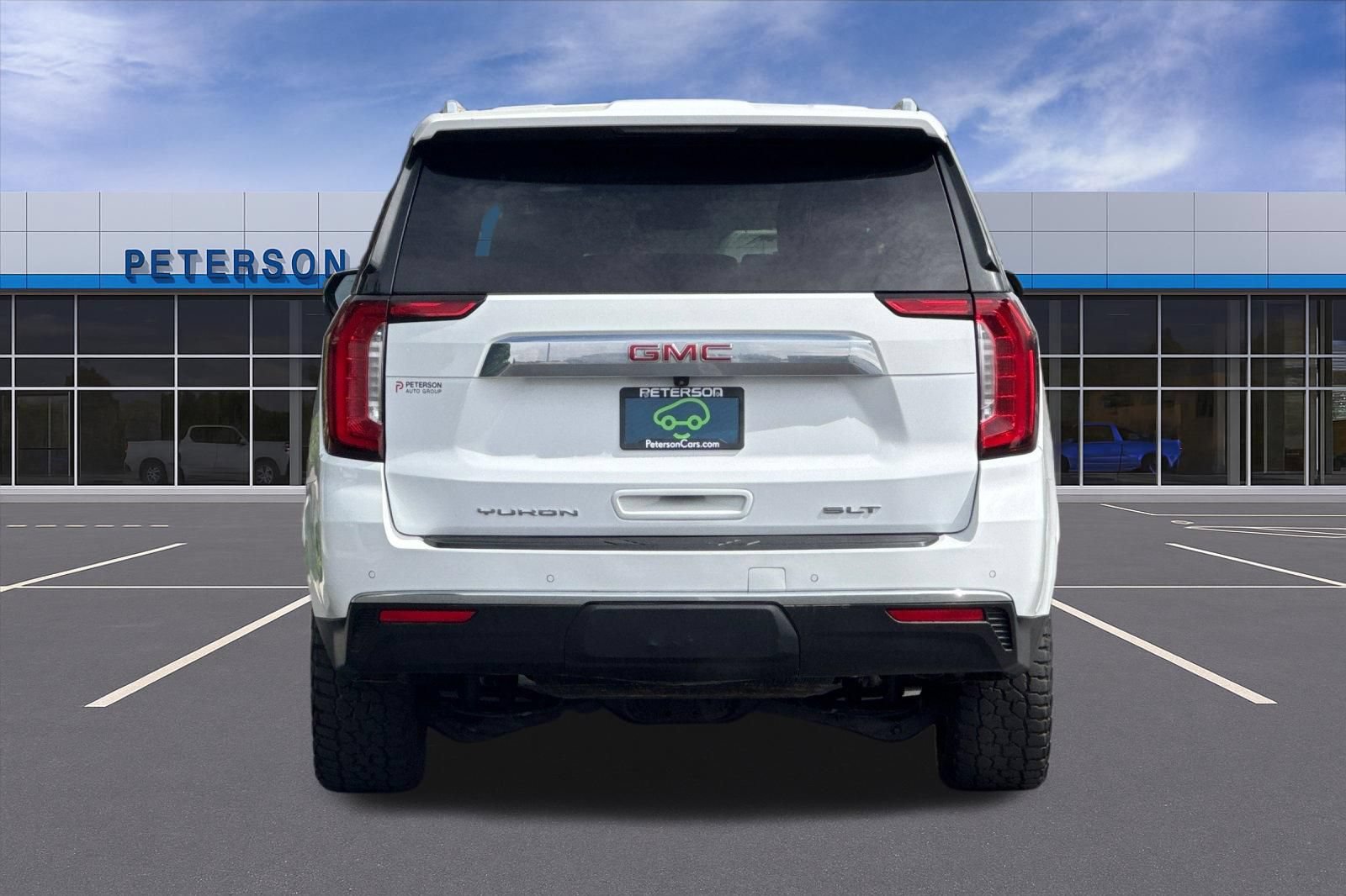Certified 2024 GMC Yukon XL SLT w/ SLT Premium Package AWD/4WD image 5