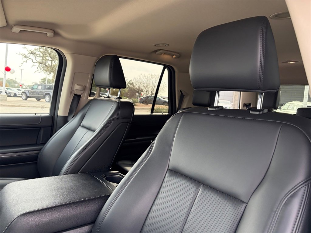 Used 2023 Ford Expedition XLT image 10