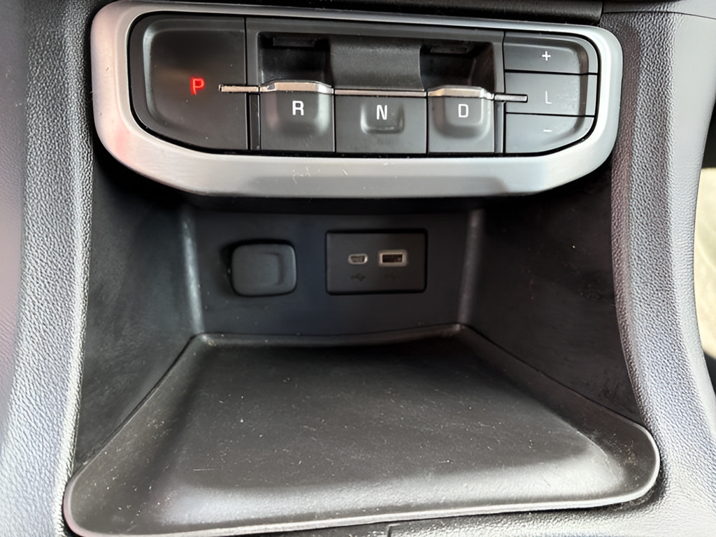 Used 2021 GMC Acadia SLE w/ Driver Convenience Package FWD image 32