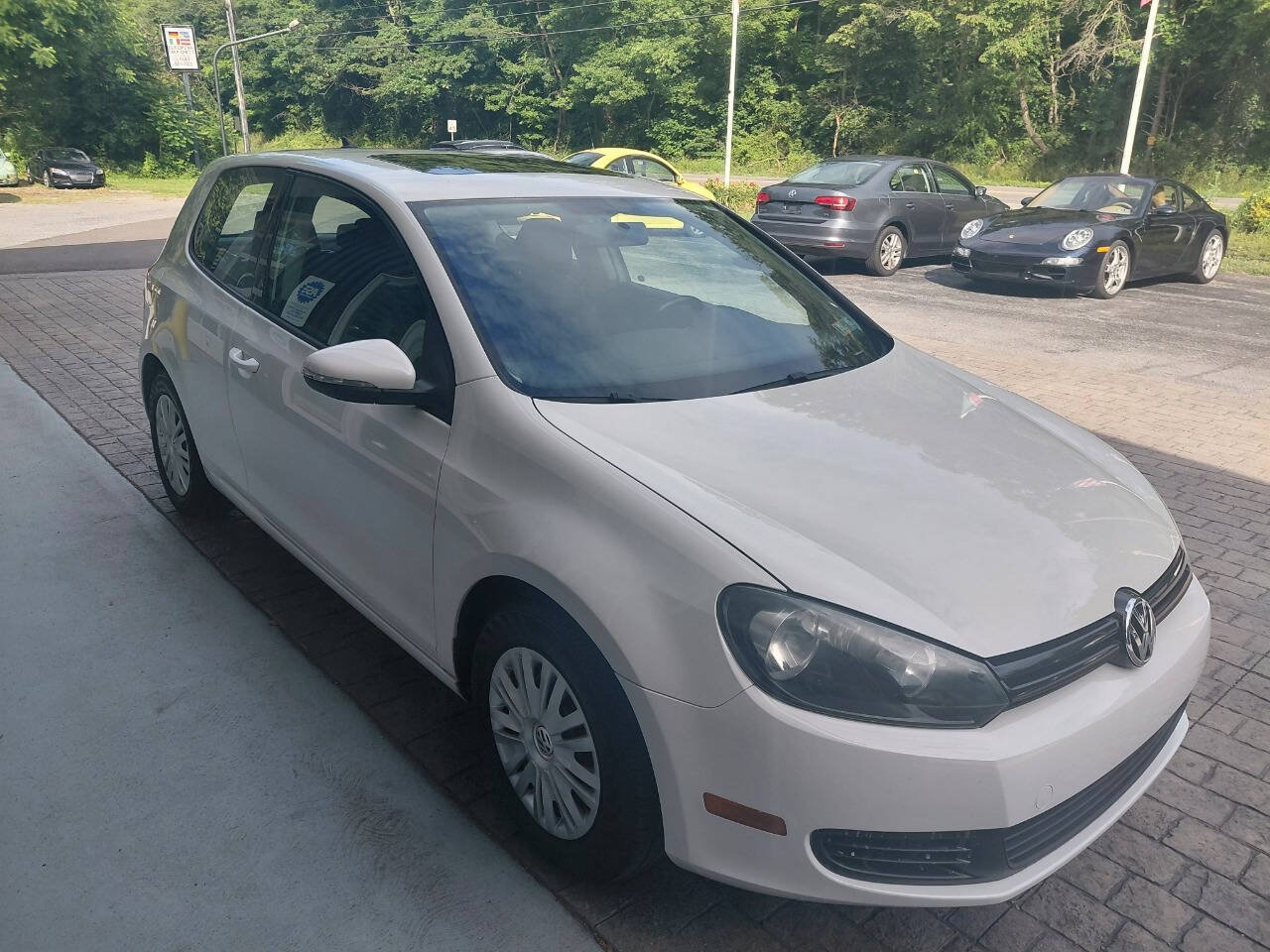 Used 2013 Volkswagen Golf 2-Door FWD image 4
